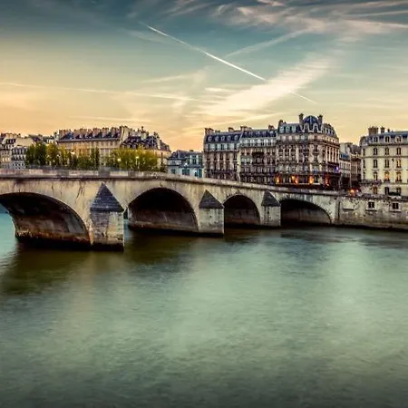 6th - Latin Quater - Saint Michel Bridge * Paris